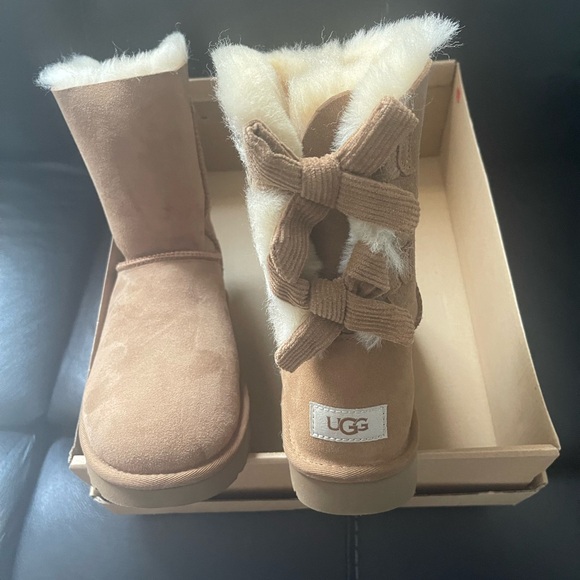 Ugg new tan boots size 8. - Picture 4 of 11